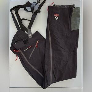 The North Face Men’s Summit Series Black Ski Pants w/Suspenders. Size S